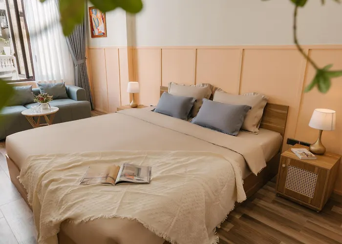 Tamundi Homestay Train Street View- Đồng Xuân Market
