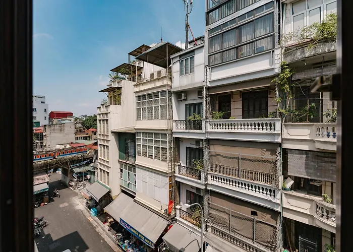 Tamundi Homestay Train Street View- Đồng Xuân Market